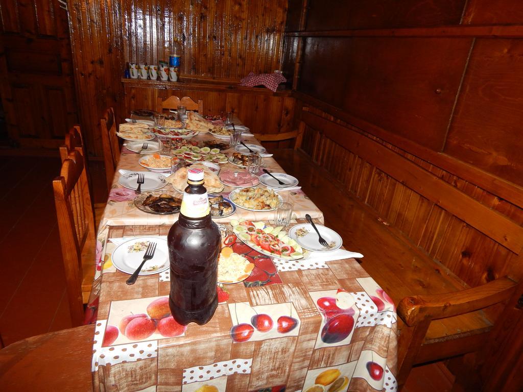 Valodia Guest House In Местия Екстериор снимка