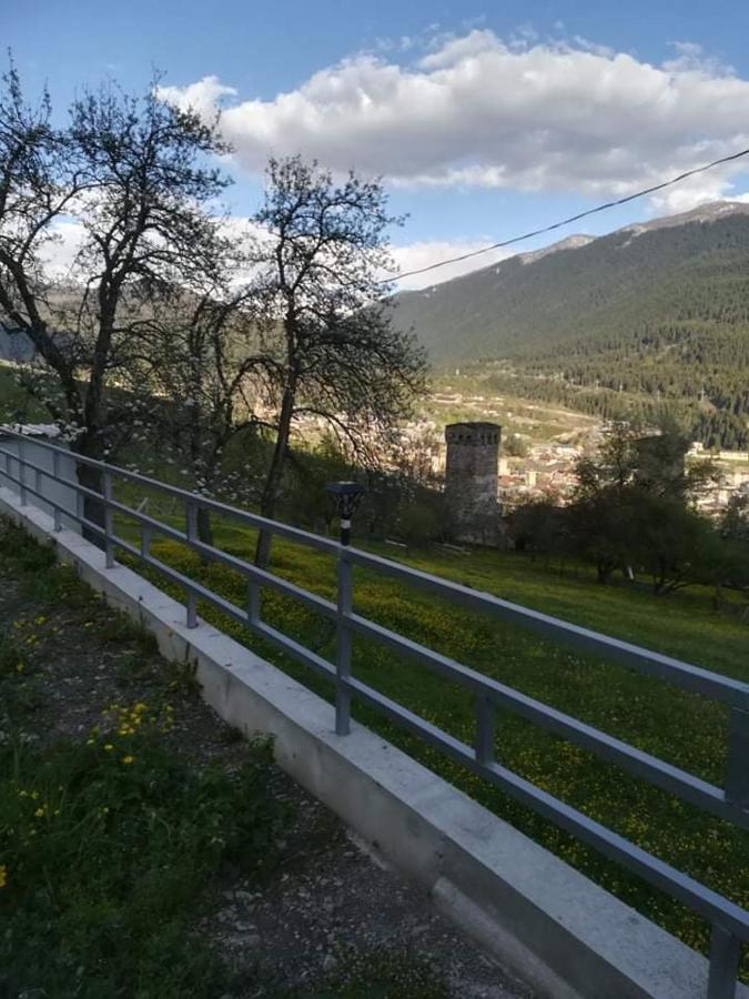 Valodia Guest House In Местия Екстериор снимка