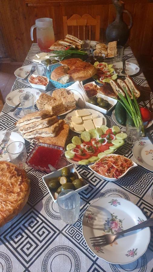 Valodia Guest House In Местия Екстериор снимка
